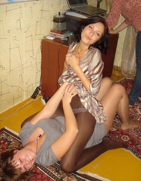 Девчонки дурачатся