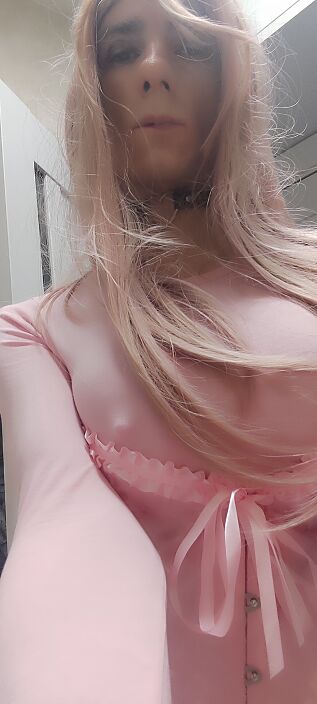 Уже поднимаются. Подготовилась. Иду открывать