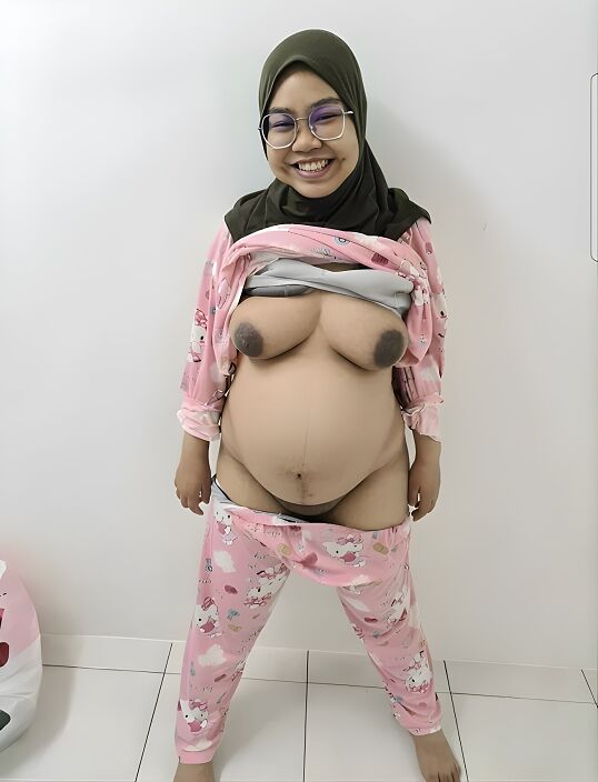 Malaysian pregnant wife nude