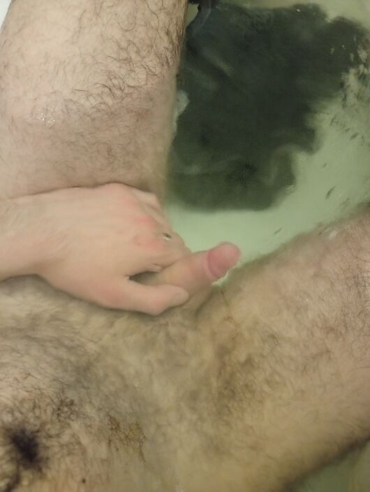 Надрачиваю в ванной