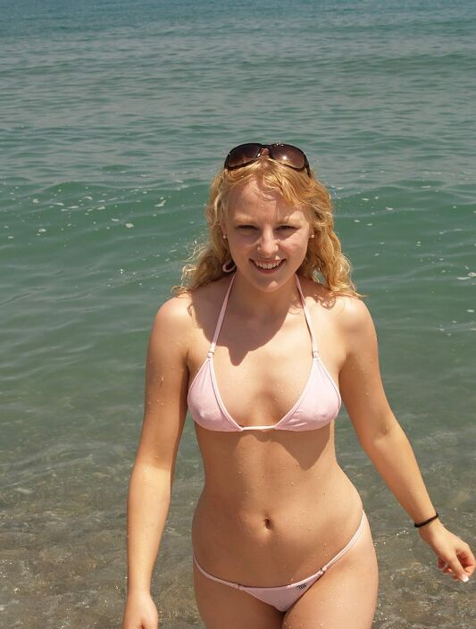 не сразу заметила)