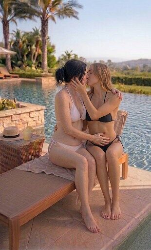 Дочь и ее подруга