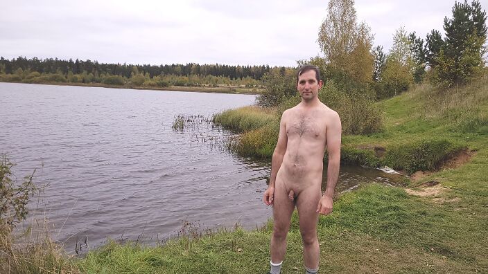 Голышом у реки
