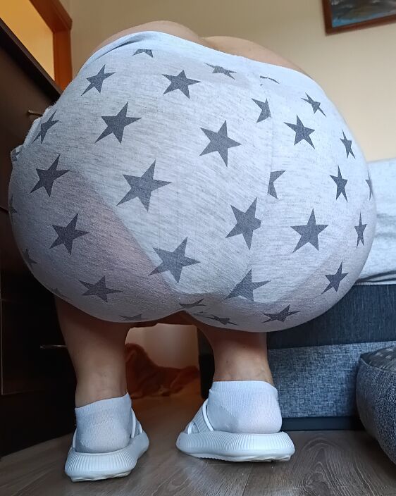 ЛЮБИТ В СРАКУ