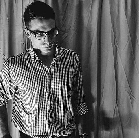 Серьезный мужчина