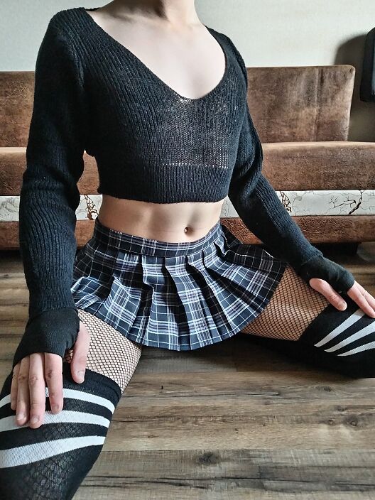 Угадай что под юбкой?