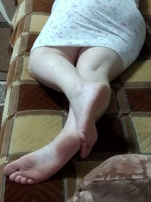 Блядские белые ножки