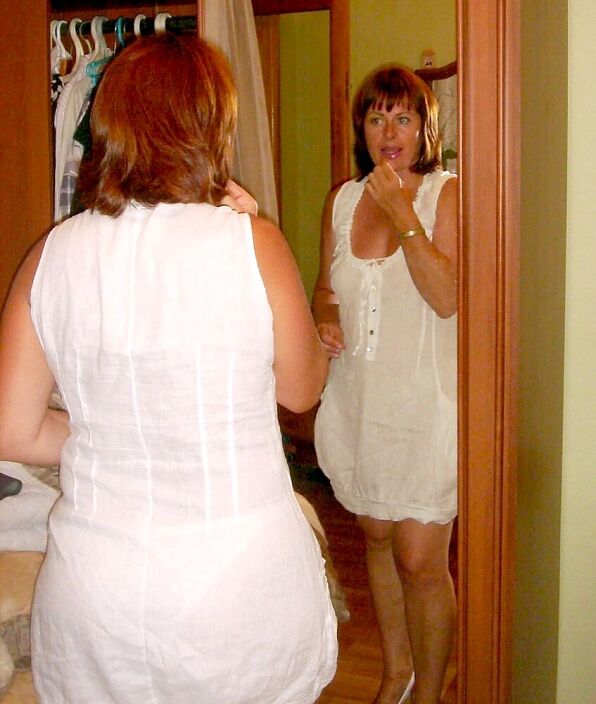 Жена собирается на блядки