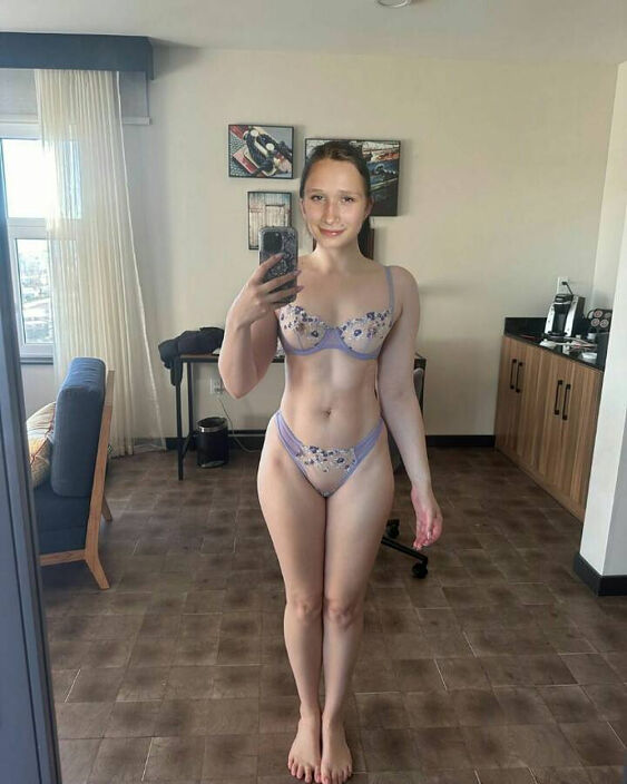 Для вас - селфи от дочки