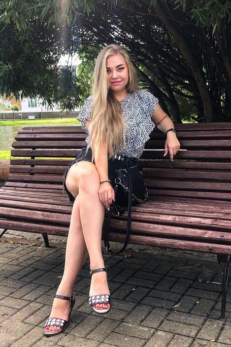 Раздвинуть ноги?)