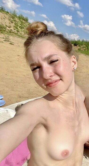 На улице поставили новый писсуар, хотите попробовать?)