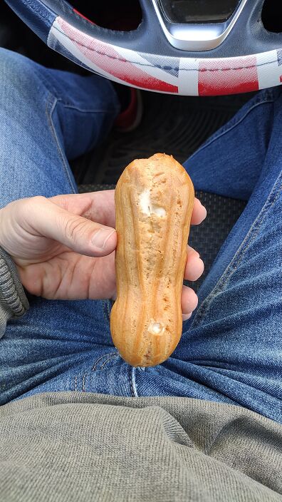 хочешь пироженку?