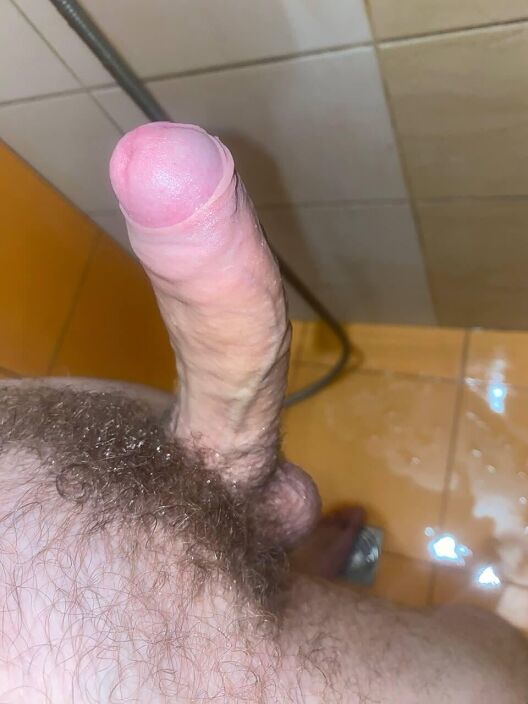 Знову член