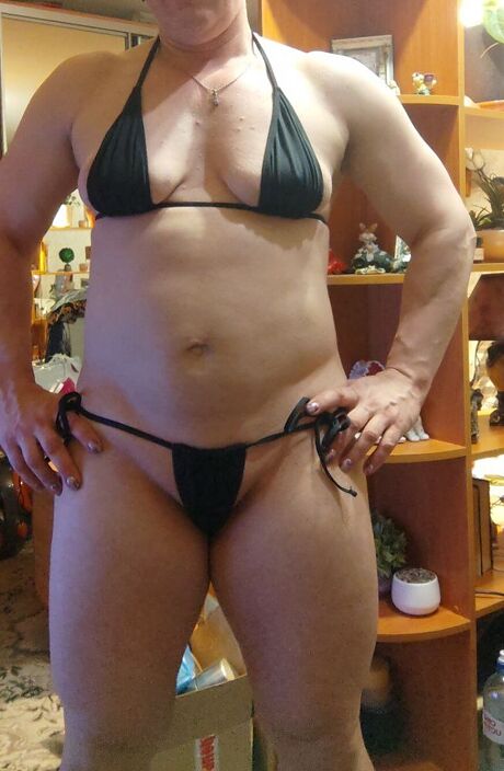 в купальнике