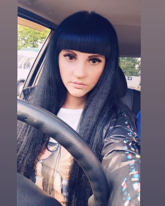 Мне идёт  тёмный цвет?)