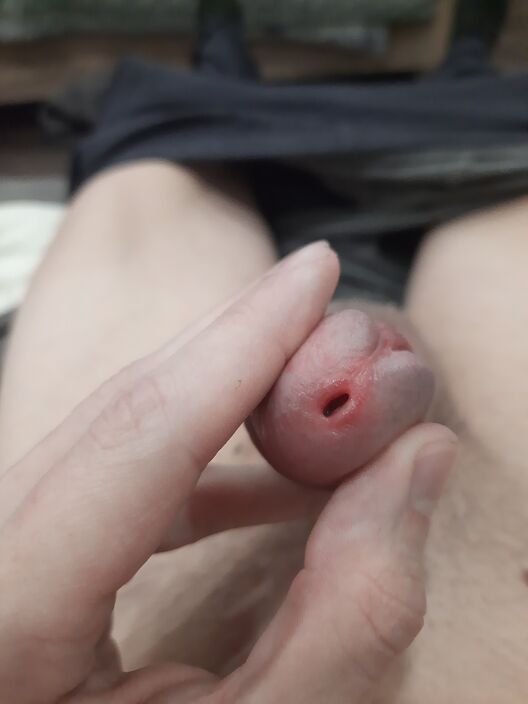 Интересно,  насколько сильно можно растянуть эту дырочку