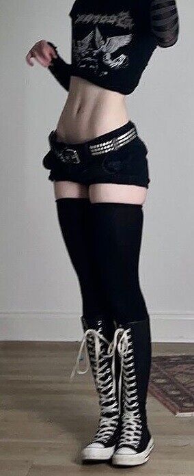 Мой новый стиль) как вам? я купил чулки,шорты,и кофту)