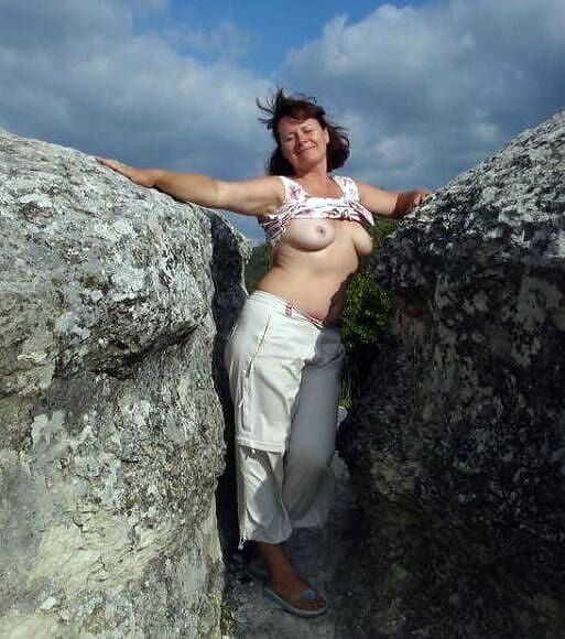 Сиськи наружу