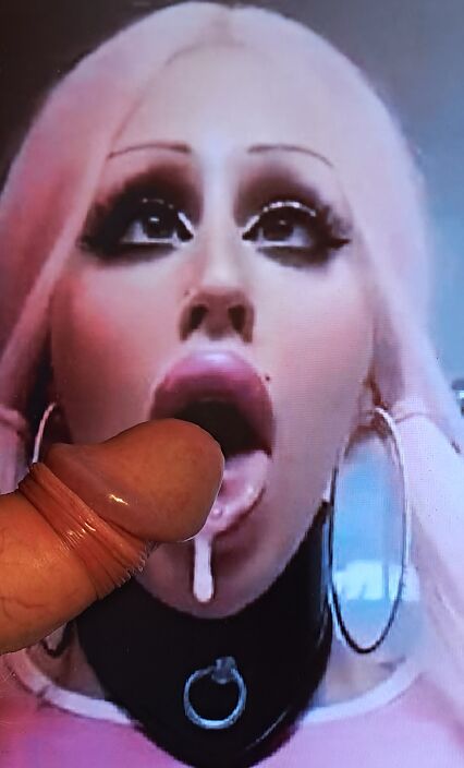 Лизка сучка косоглазая