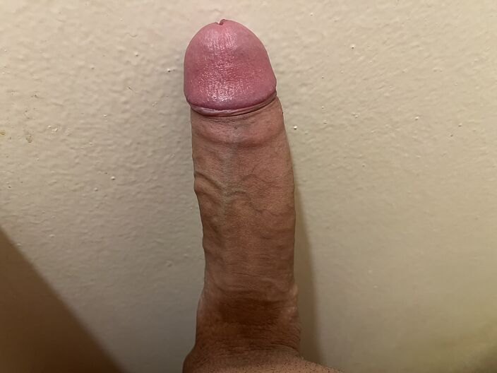 Кто мне глубокий и слюнявый минет сделает?