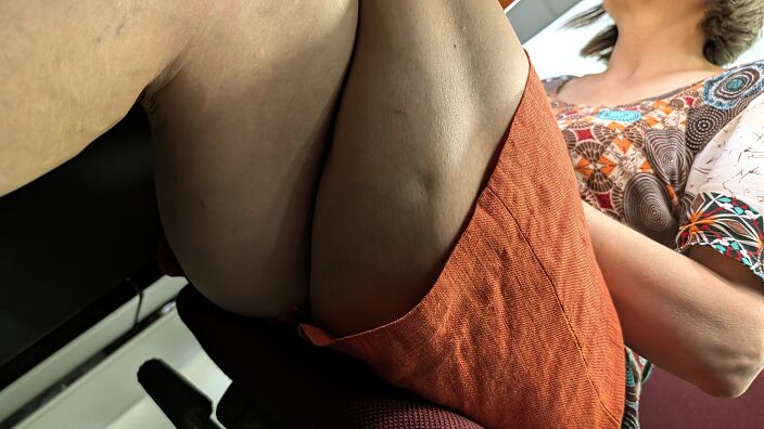 legs_upskirt_02