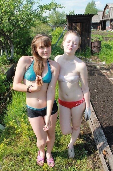 Мои студенточки у меня на даче