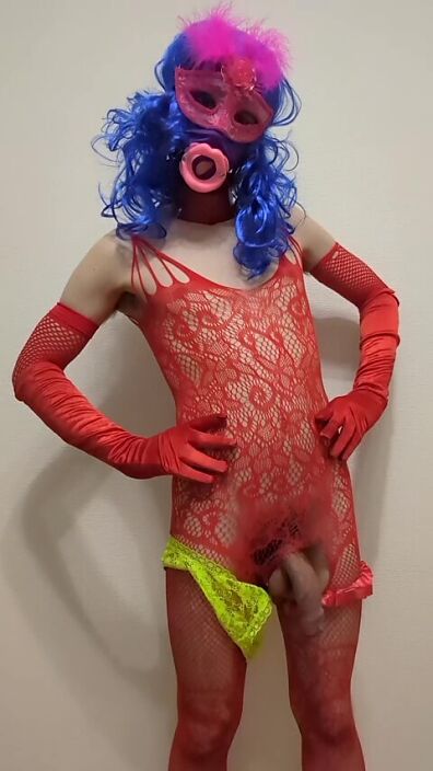 Так и хочется снять трусики)