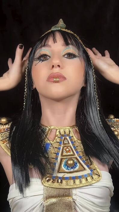 Сиськи маловаты наверно…