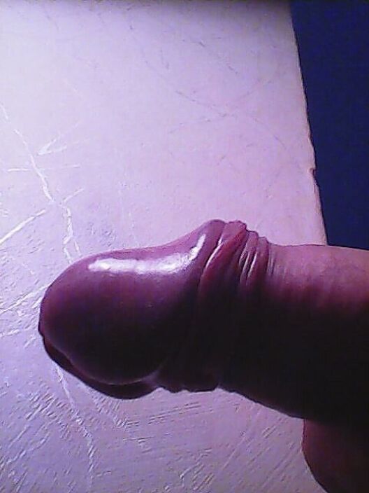 Девушки, кто поцелует?