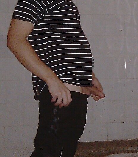 Когда собрался отлить, а тебя сфотали