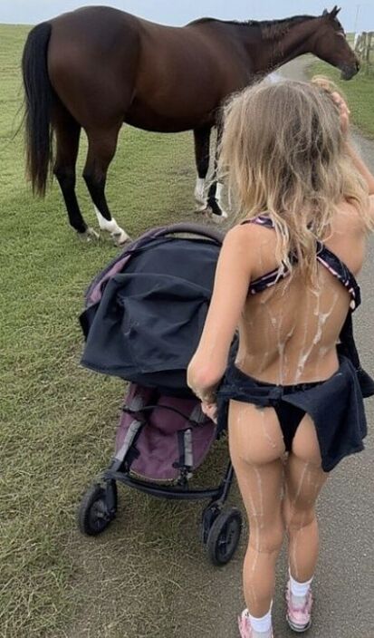 Покатались на лошадке))