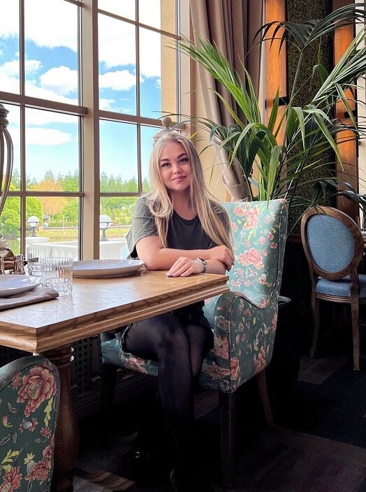 Твоя красивая блядь)