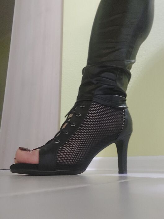 Ляг под каблук)