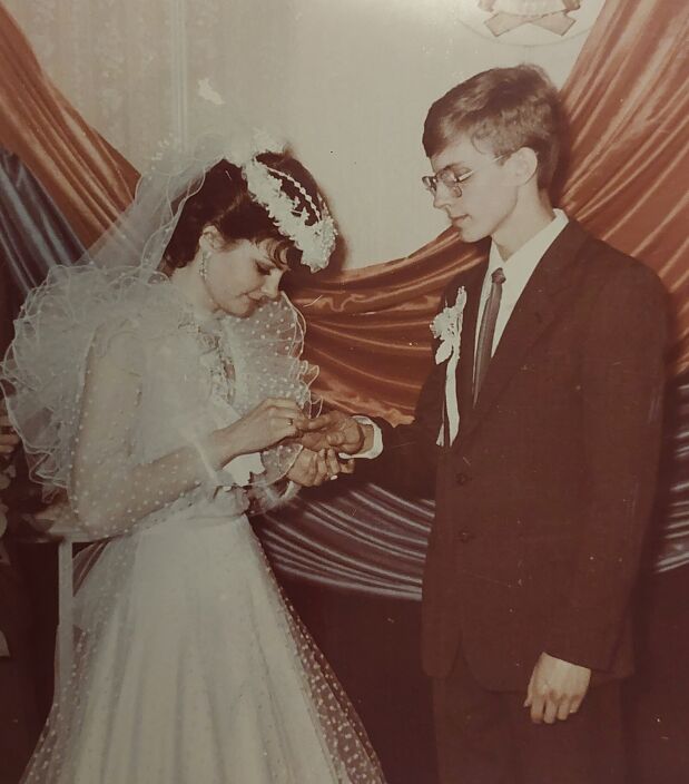 Куколд и би пассив Саша на свадьбе