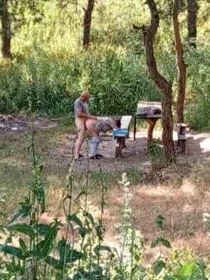 На природе трахаю сучку