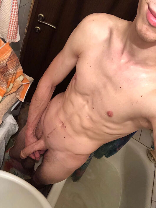 Приняла бы со мной вместе душ?