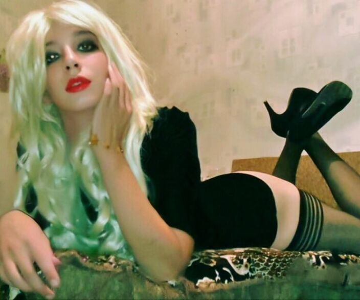 Я ОДНА СКУЧАЮ ДОМА