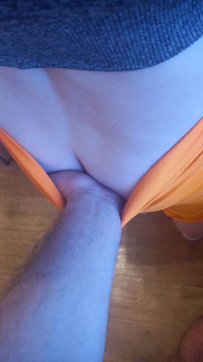 Трогаю попочку