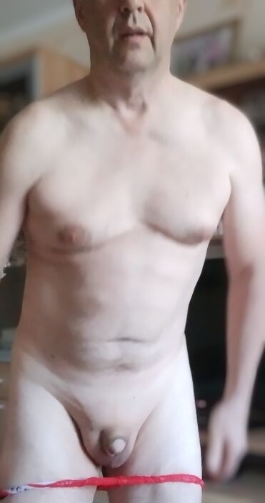 На работу одеваю женские трусики