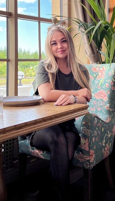 Без трусиков)