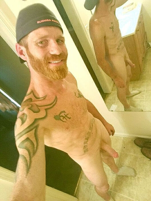 naked selfie