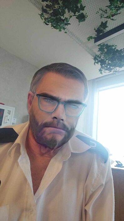 Cepьезен на работе