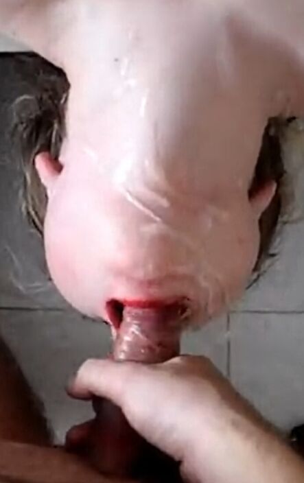 Пока один ебет у другого отсосала