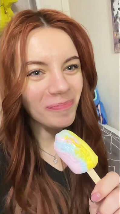 Ем мороженое