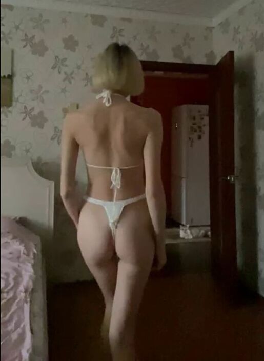 Белый вязанный.