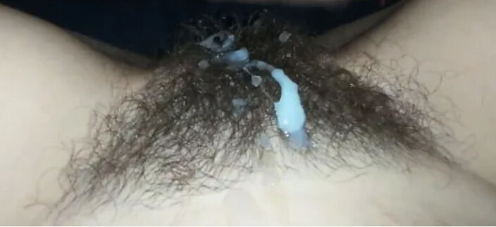 Волосатая писька в сперме