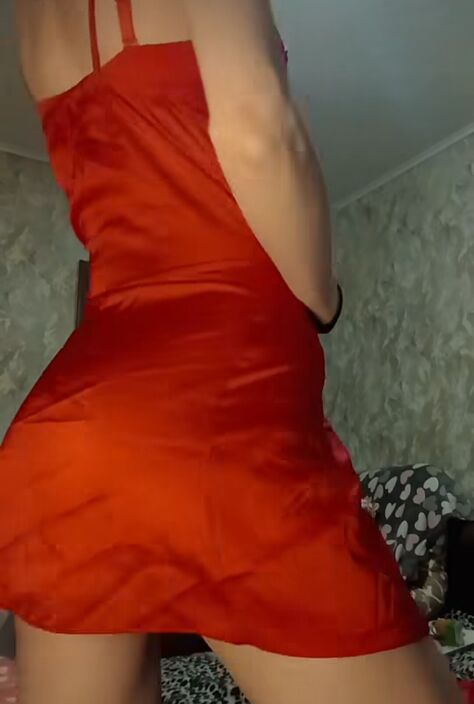 Девушка в красном