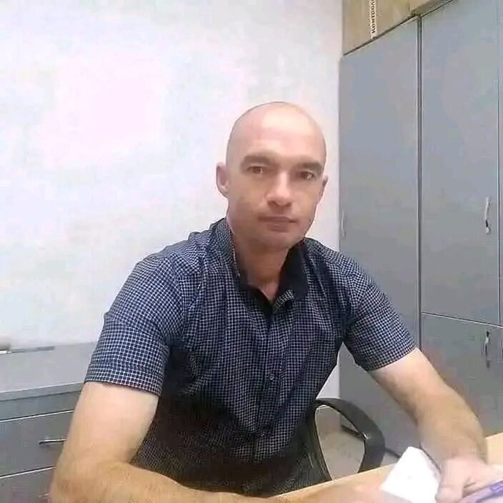 Не женат