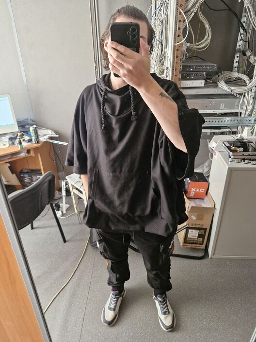 молодой, красивый