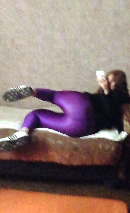 Хочу много спермы на свою попку в лосинах